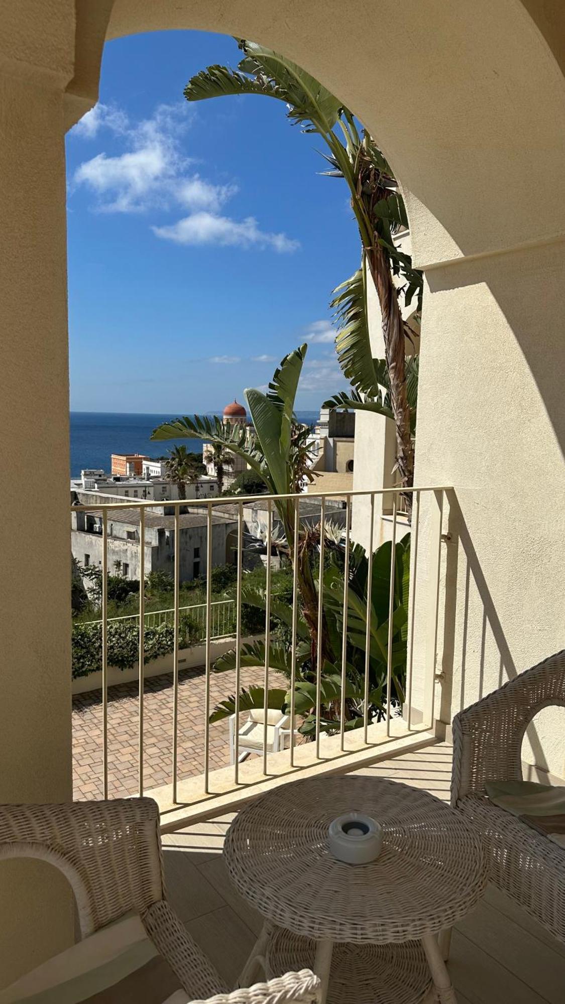 Est Hotel 4*